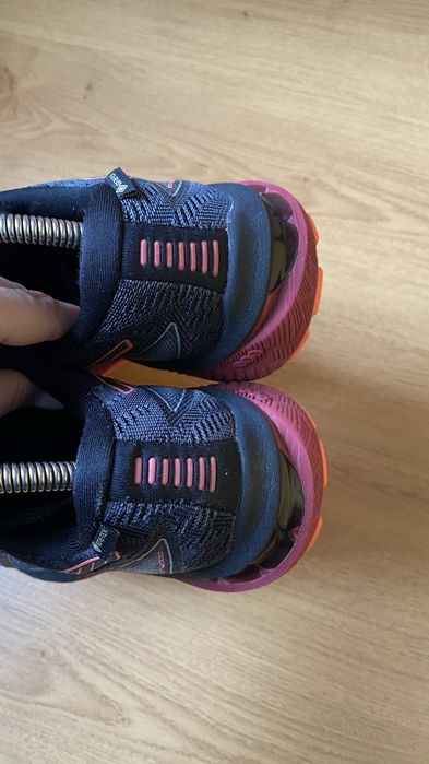 Кросівки ASICS  Gore-Tex  бігові кросовки Asics