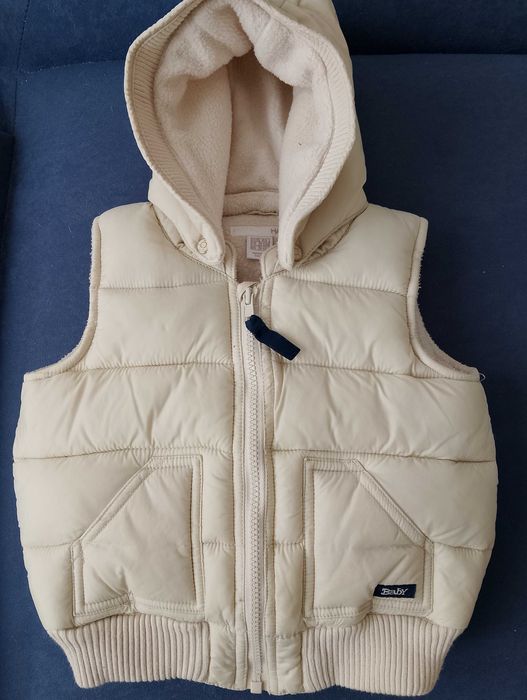 H&M. Markowy bezrękawnik dziecięcy.