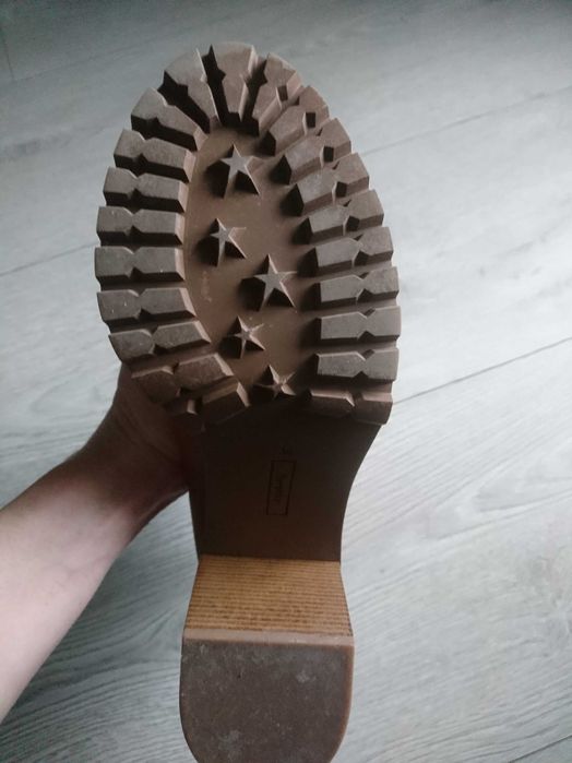 Botki sztyblety Bershka camel brązowe na słupku r. 39