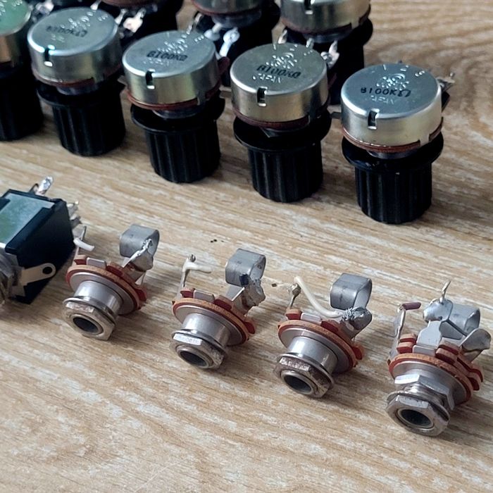 Potencjometry, gniazda, przełączniki