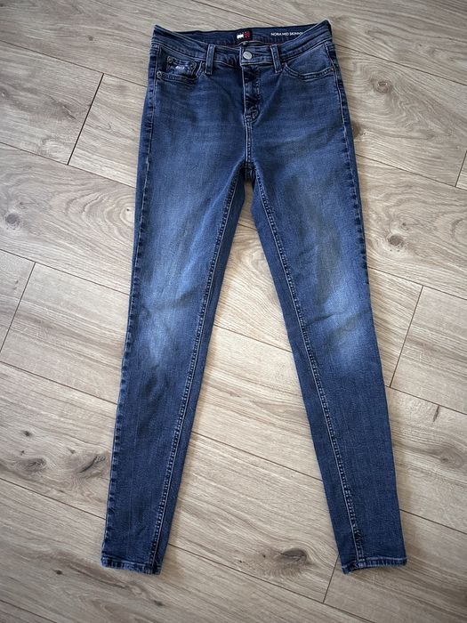 Jeansy rurki Nora Mid Skinny Tommy Jeans 26/30 xs/s
