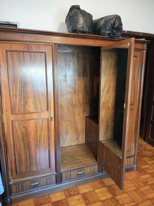 Roupeiro madeira maciça 3 portas