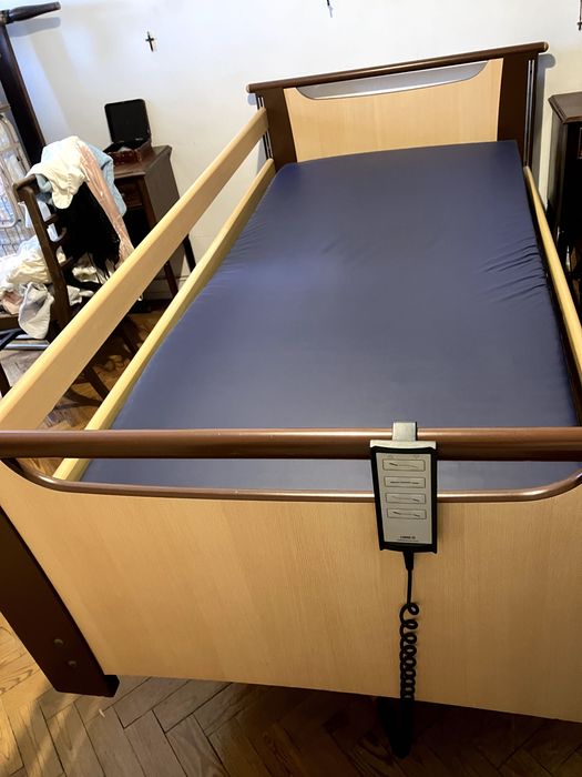 Cama Articulada com Comando e Protecção Contra Quedas