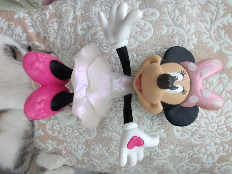 Оригінал!(Світло і звук)Інтерактивна лялька Мінні Маус Disney Minnie Mouse Rainbow Dazzle Mattel