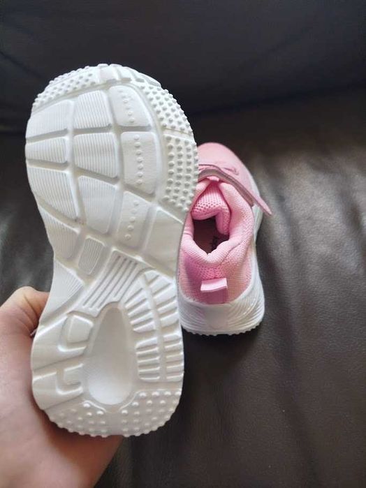 Dziewczęce buty sportowe różowe r. 25 lekkie wygodne