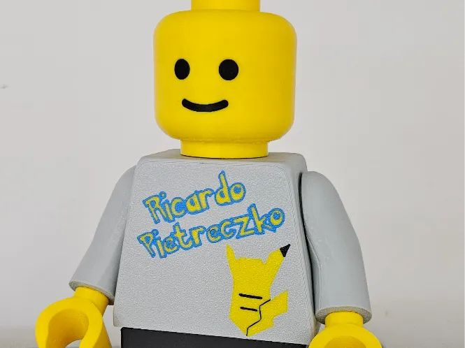 Boneco Brick Man Pikachu 20cm