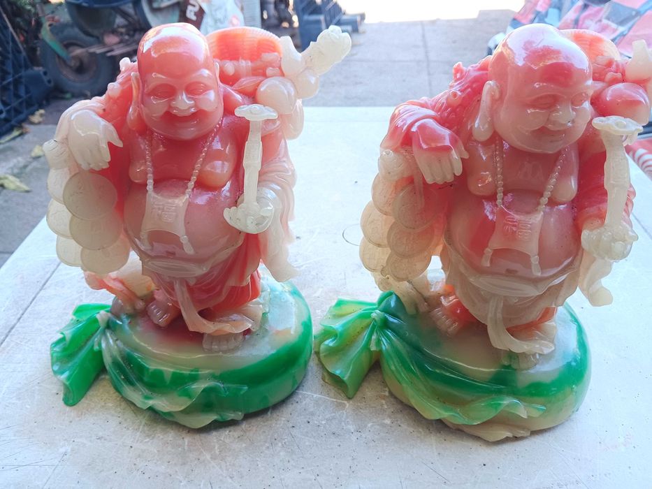 Budas em rezina 250melimetros de altura , novos