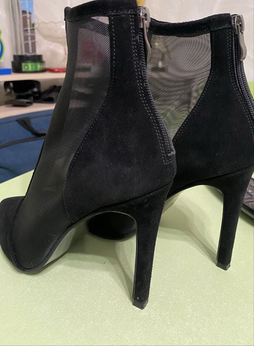 Ботинки, ботфорли, туфлі