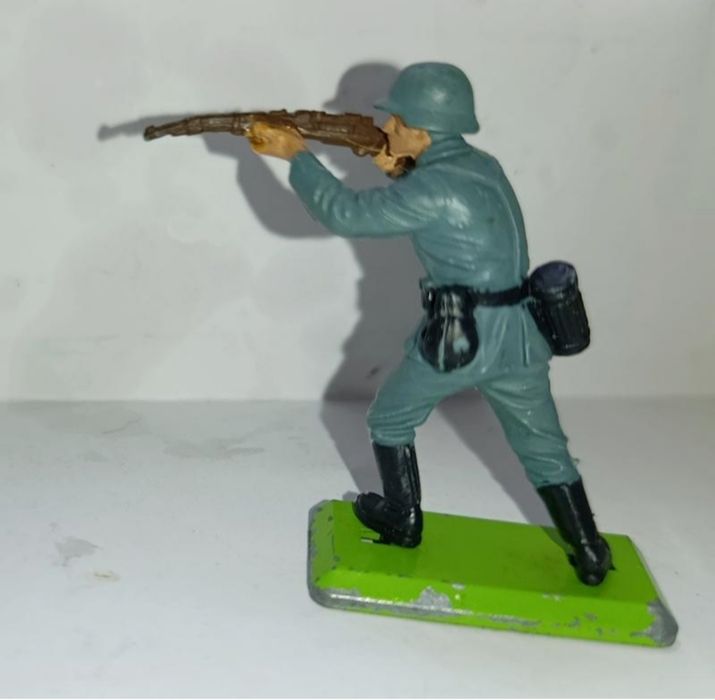 Винтажная фигурка солдата Вермахта времён  2-й мировой Britain's LTD, 1971г
