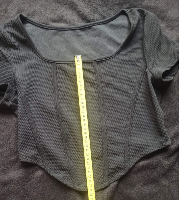 Nowy czarny crop top