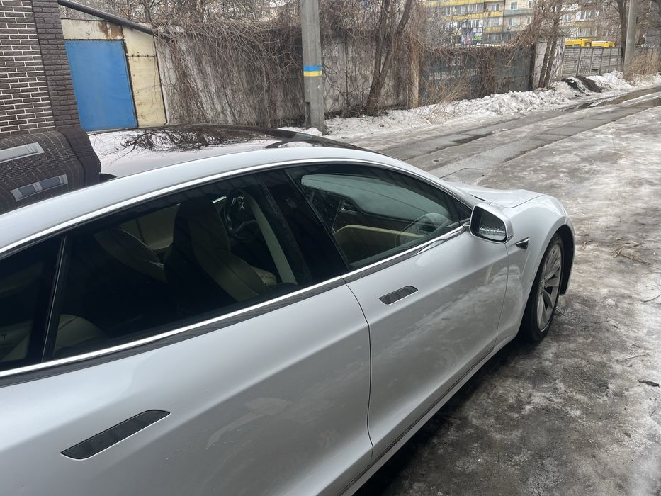 продам Tesla s 2017року