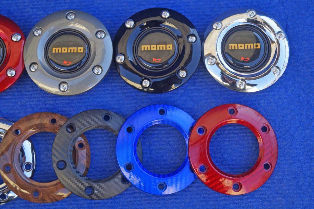 Кнопка и накладка звукового сигнала на спортивный руль