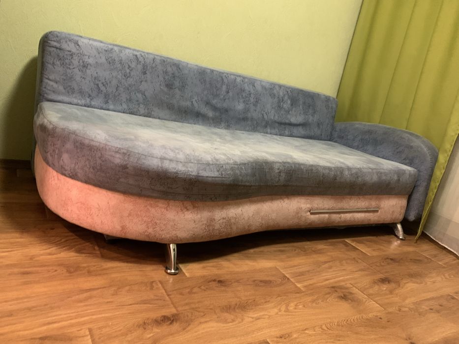 Диван розкладний із спальним місцем