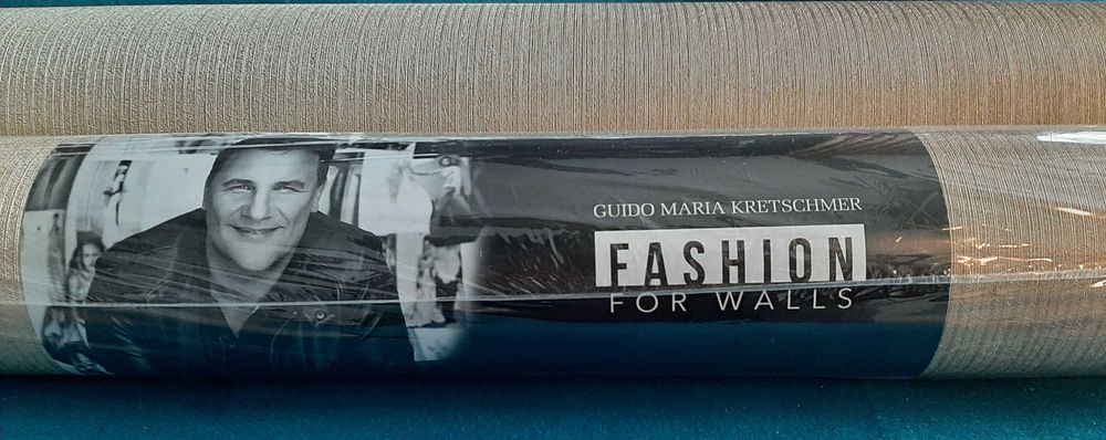 Sprzedam złotą tapetę z gotowym klejem