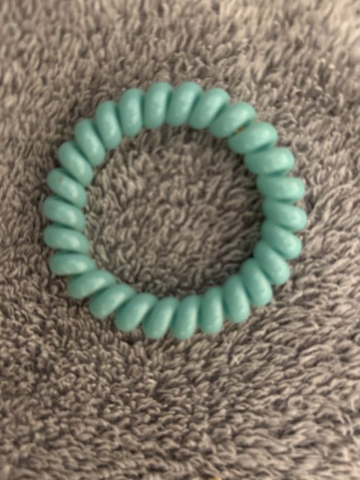 Niebieska gumka sprężynka