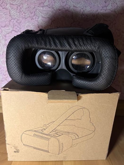 Virtual reality glasses