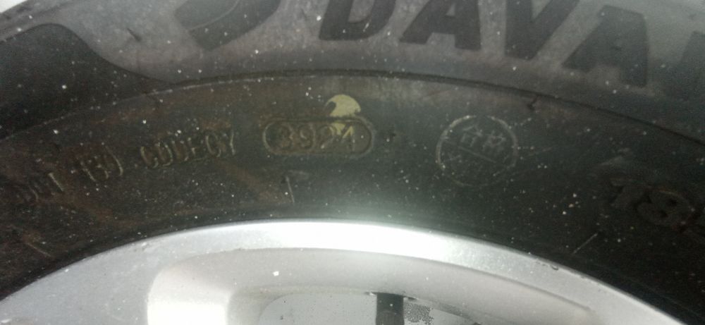 Jantes 15'' de Peugeot 208 com pneus