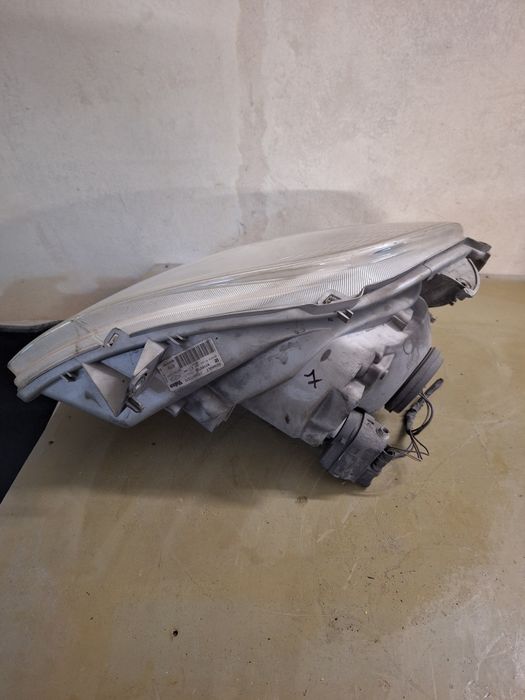 Lampa prawa Valeo Vivaro Trafic Primastar 01-06