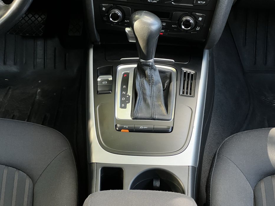 Audi A4b8 2011 рік 1.8 бензин