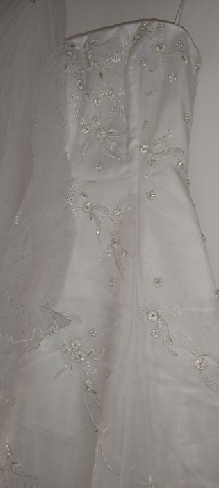 Vestido de noiva e acessórios