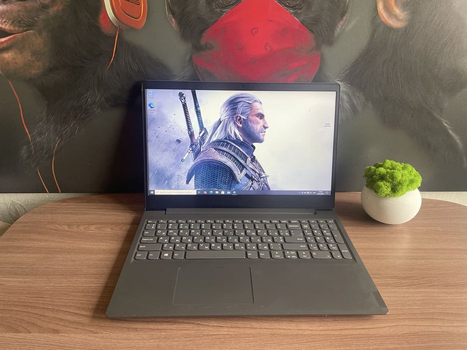 38.Ігровий Lenovo /FullHD IPS/Core i3-1005G1/RAM 8GB/240 SSD/Intel UHD+GeForce MX330 2 GB
