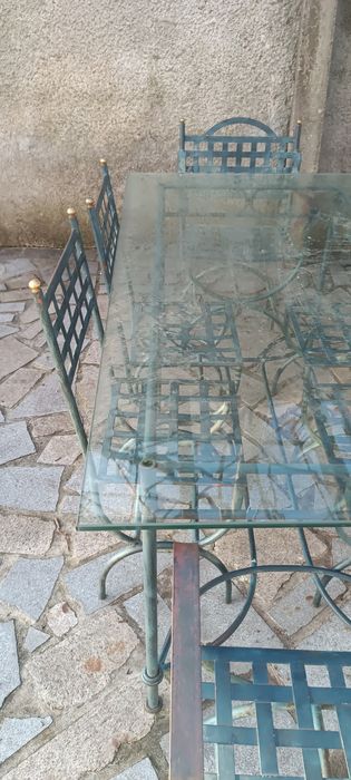 Conjunto de mesa e cadeiras de jardim