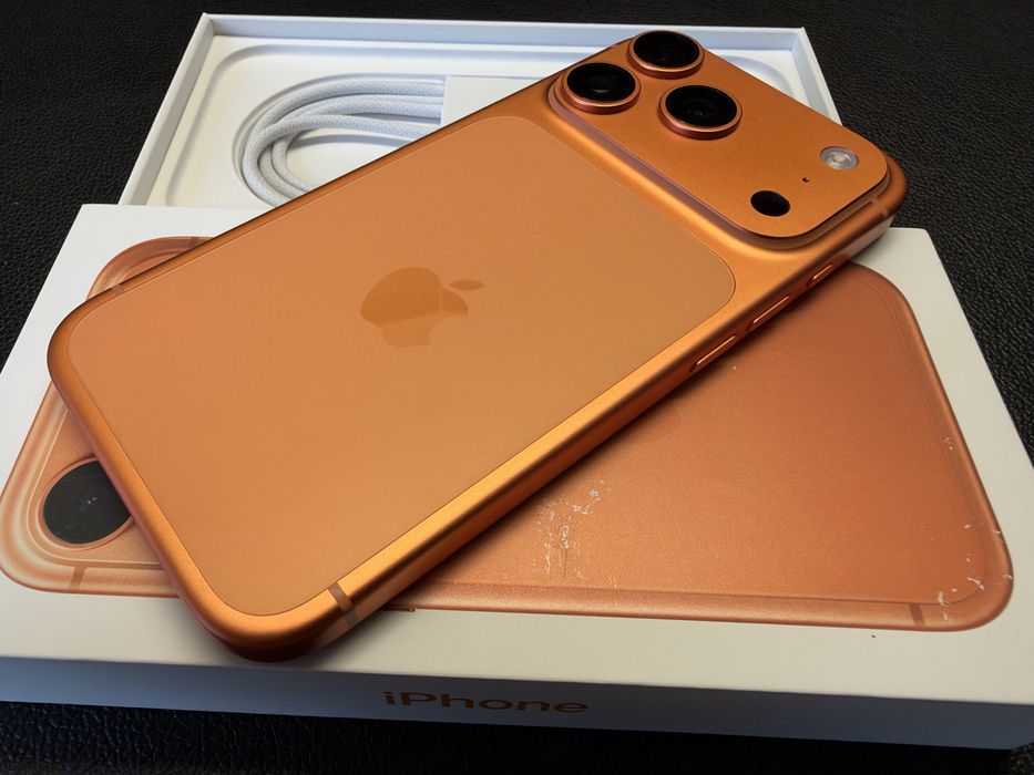 iPhone 17 Pro 256GB eSIM Cosmic Orange