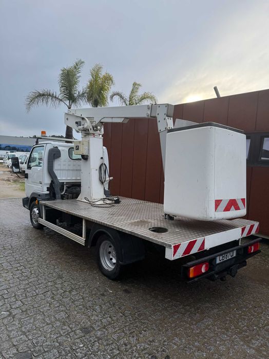 Nissan Cabstar plataforma elevatória 10mt