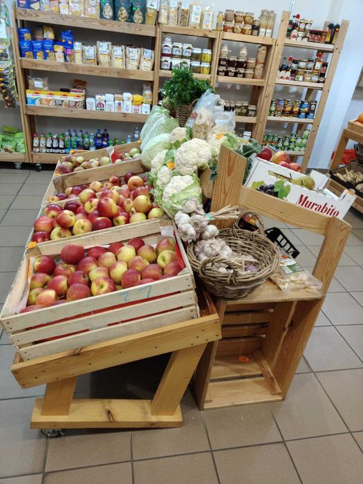 Sprzedam regały i skrzynki