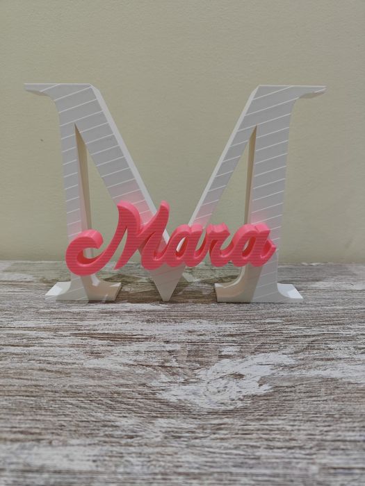 Peça personalizada com inicial e nome – Presente exclusivo e elegante!