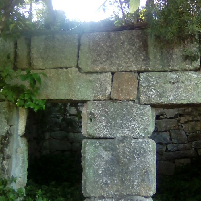 Pedra amarela antiga