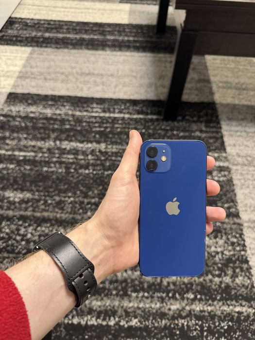 Айфон 12 в хорошем состоянии