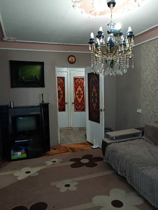 продам трехкомнатную квартиру, ул. Сытова