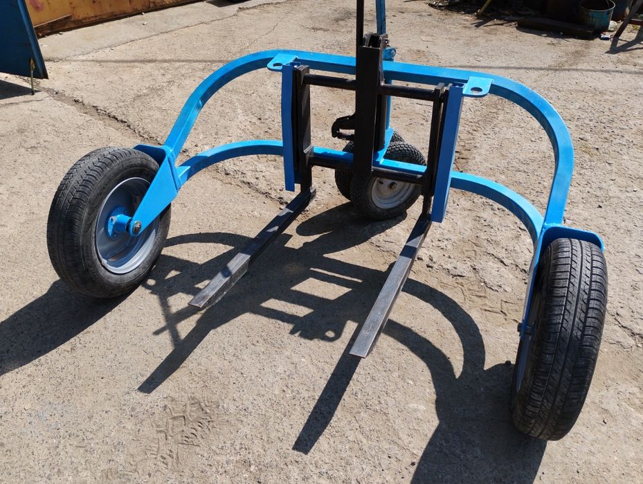 Wózek paletowy terenowy