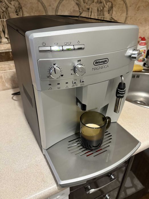 Кофеварка DeLonghi Magnifica кофемашина кавоварка є відео!