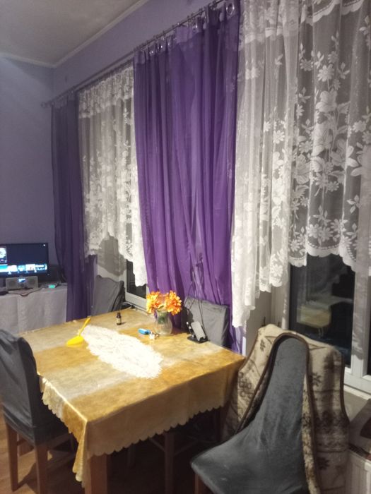 Klimatyczna kawalerka w sercu Wyrzyska – 35,6 m² z garażem blaszak
Sp