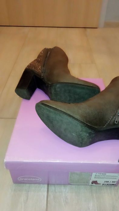 Botki w kolorze khaki