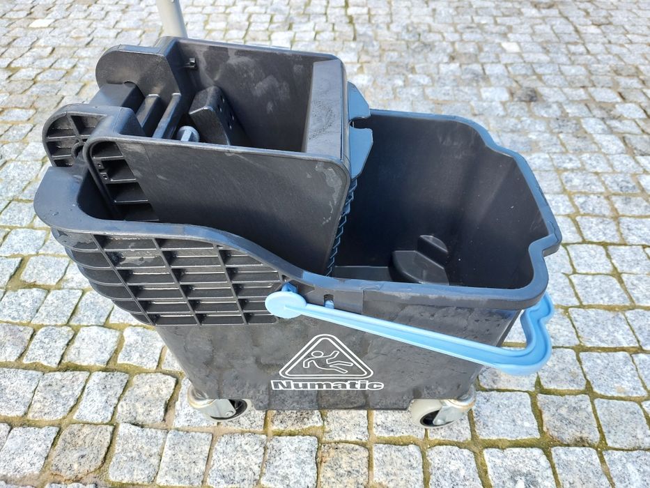 Carro de Limpeza Ecológico NUMATIC HB315B 30L Dim. 410x560x800mm