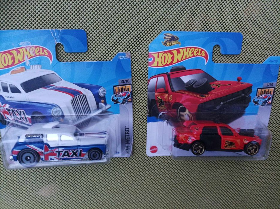 2 modele Future Taxi od Hot Wheels