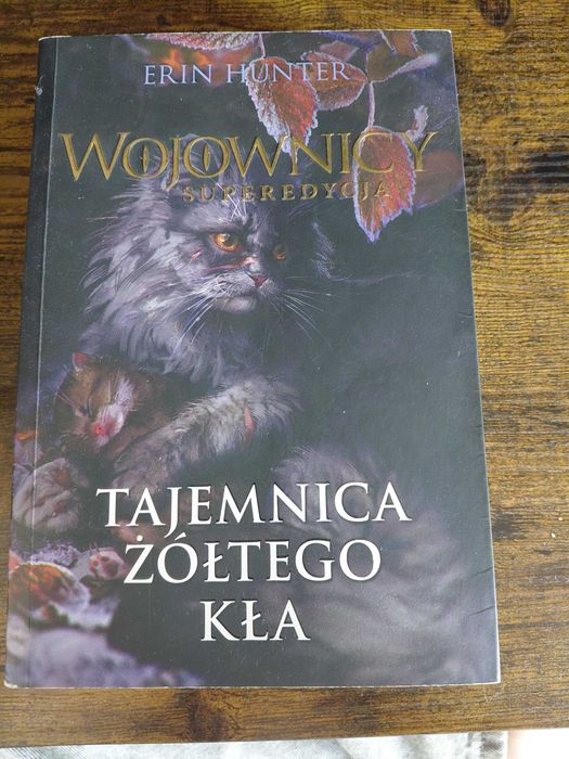 Erin Hunter Wojownicy SUPEREDYCJA: Tajemnica Żółtego Kła
