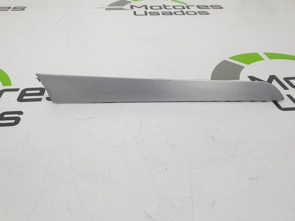 Friso da Porta Interior Esquerdo Audi A4 8K 8K0867409 | Tampas