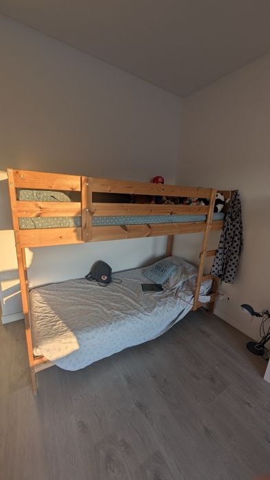 Cama Beliche como novo em madeira