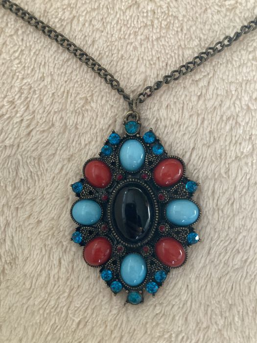 Naszyjnik na szyję długi z dużym kolorowym wisiorem z Bijou Brigitte