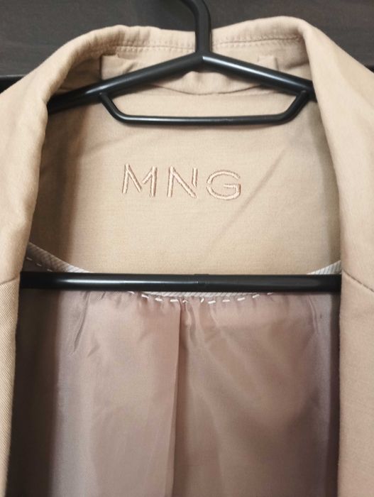 Beżowa marynarka Mango