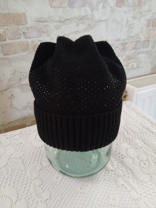 Женская шапка M.