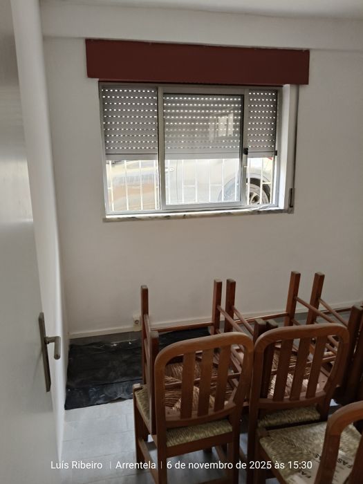 Executo trabalhos da construção
