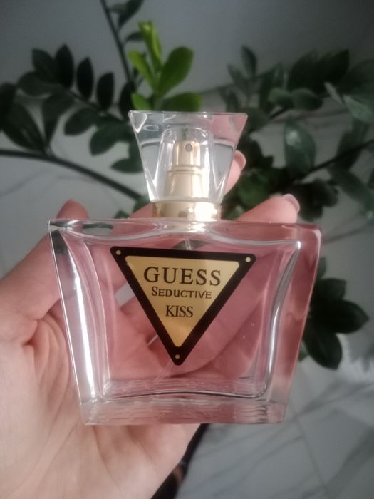 Guess seductive kiss