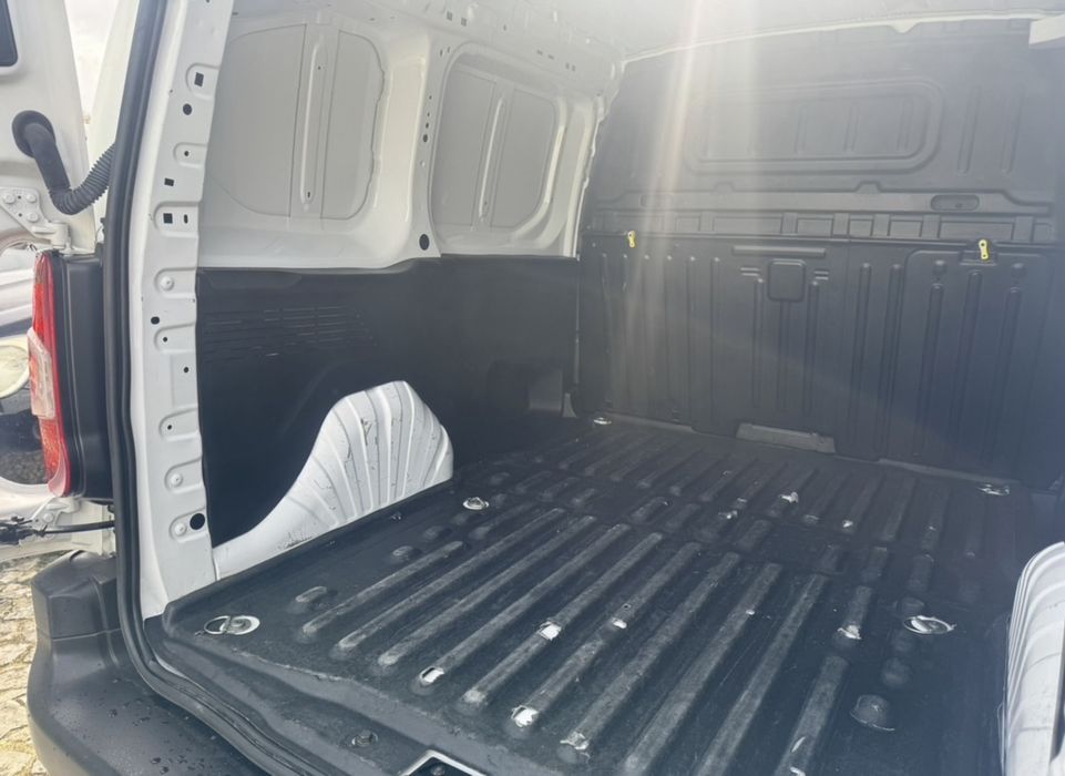 Peugeot Partner 1.5 HDI 2022  *NACIONAL 6 veloc.  ! Preço já com IVA