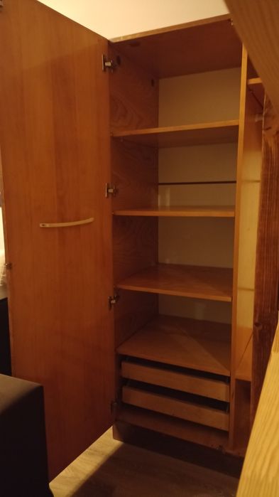 Шкаф двухстворчатый лакированный