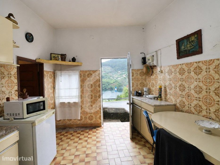 Moradia T3 para Restauro com Vista Rio | Gerês